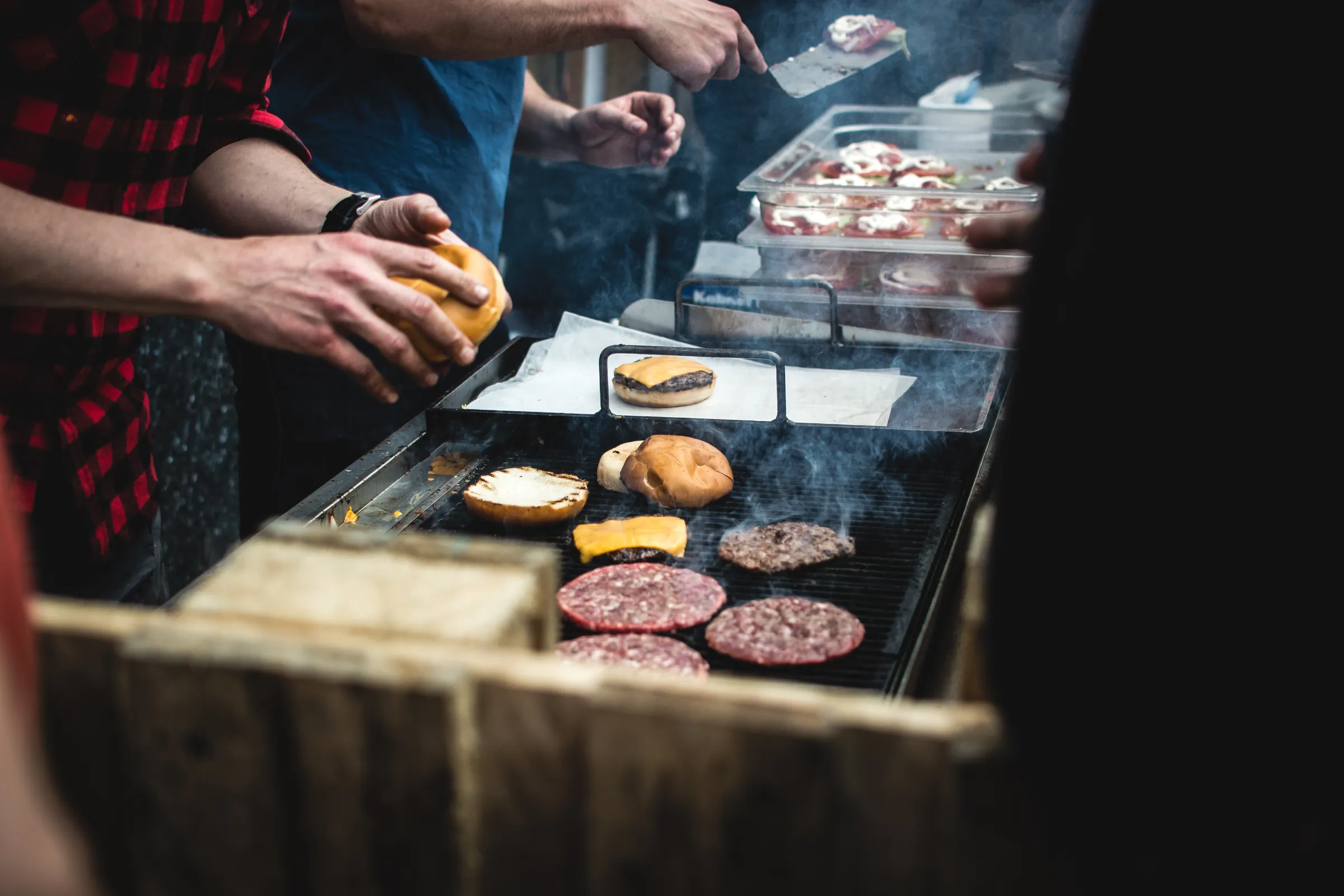 Burger-Patties auf dem Grill
