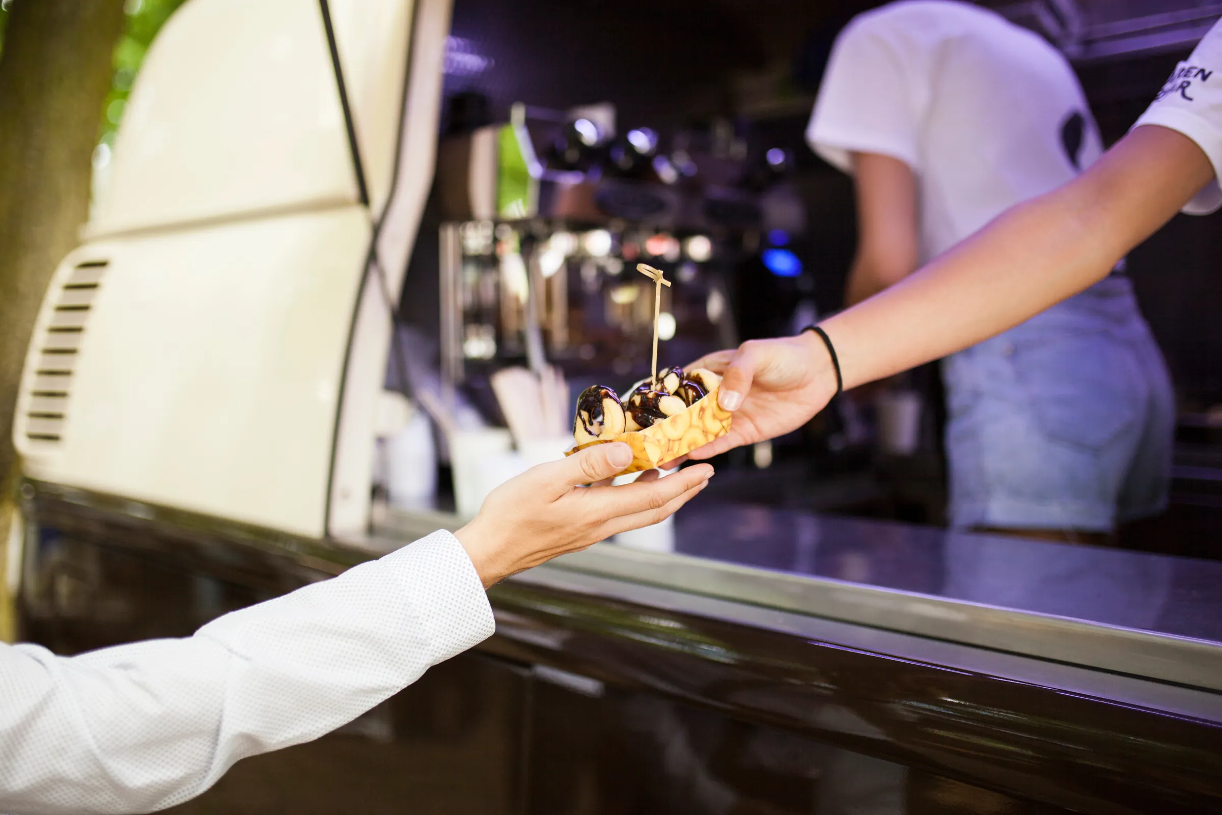 Eisrollen-Dessert am Foodtruck